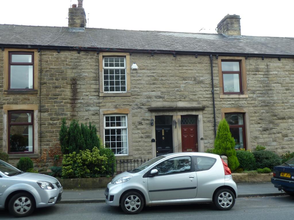 Waddington Road, Clitheroe... 3 bed terraced house £695 pcm (£160 pw)