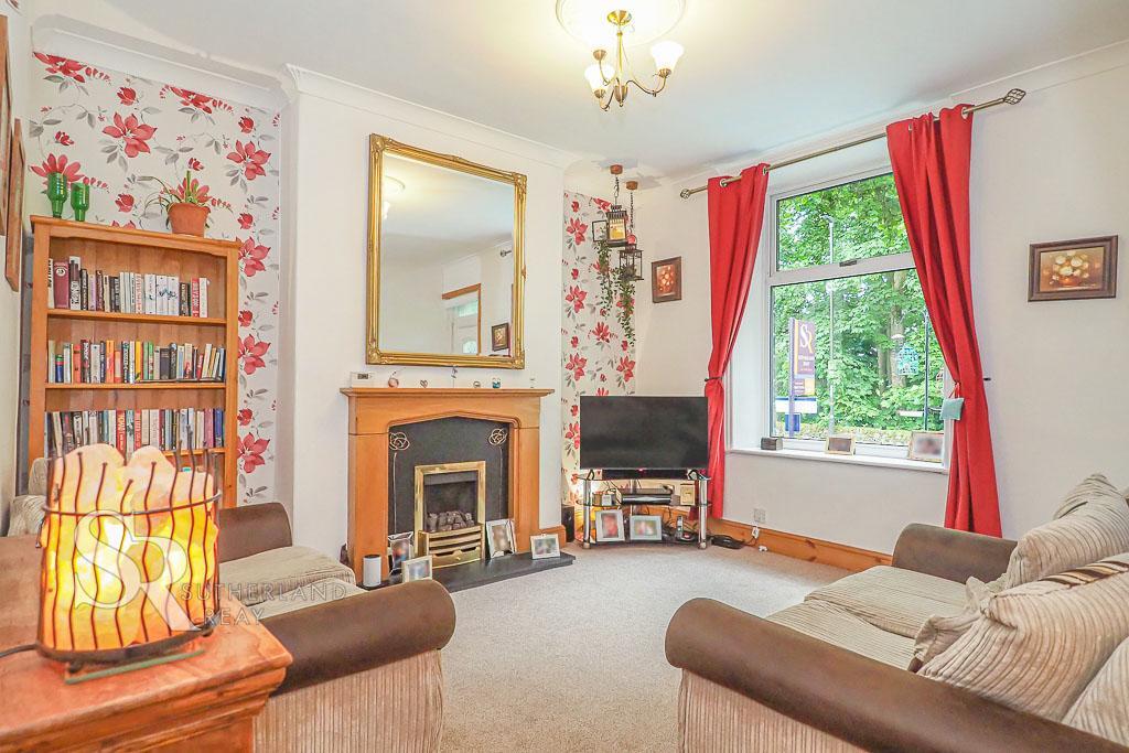 High Lea Road, New Mills, High Peak, Derbyshire, SK22 3DP 3 bed end of