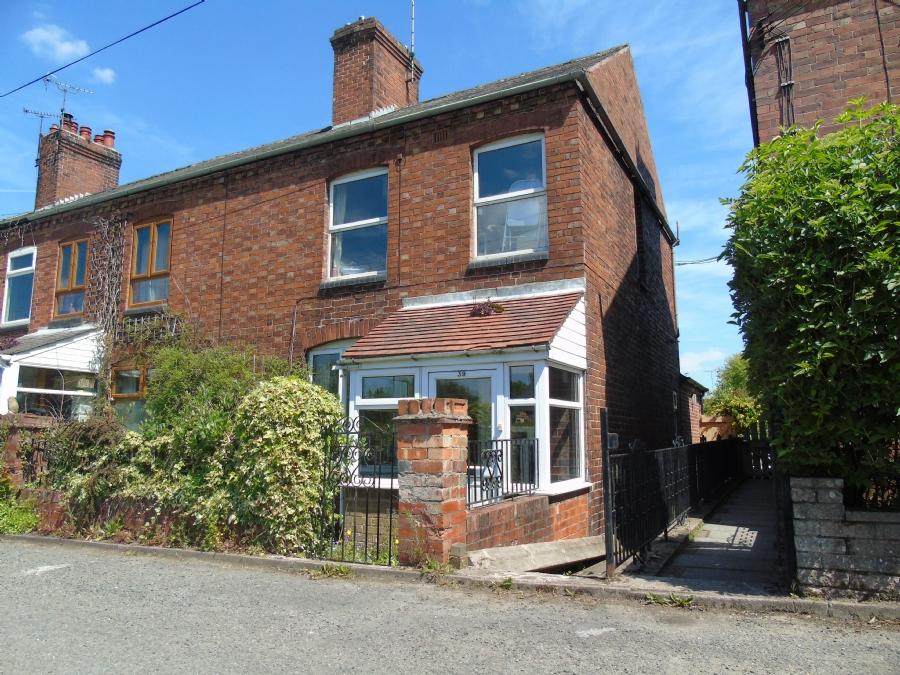 BRIDAL LANE, LOWER HARTSHAY 1 bed flat £500 pcm (£115 pw)