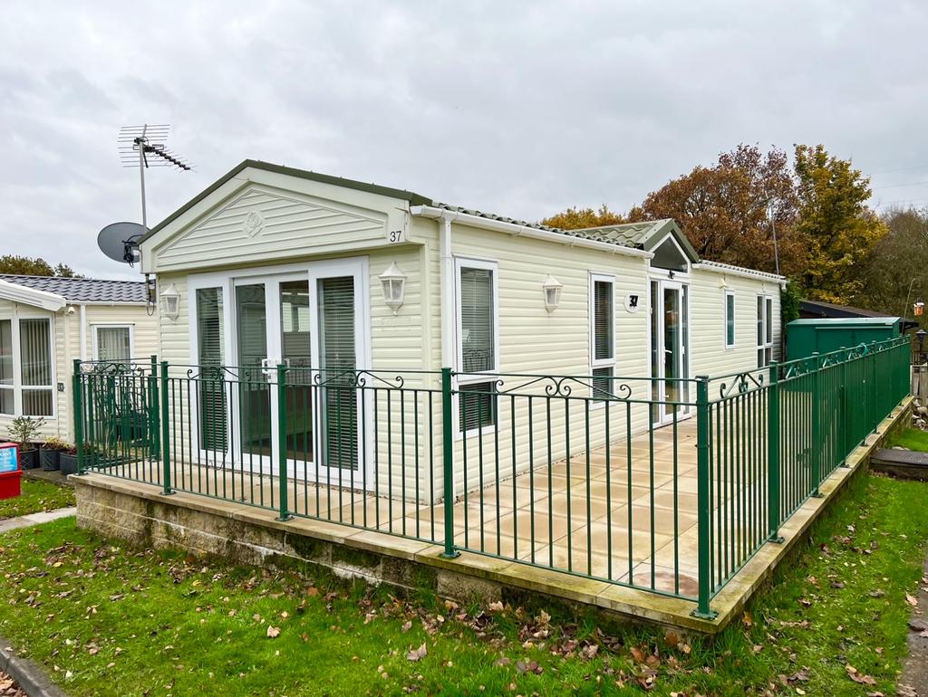 MIll Lane, Hawksworth Leeds 2 bed static caravan £40,000