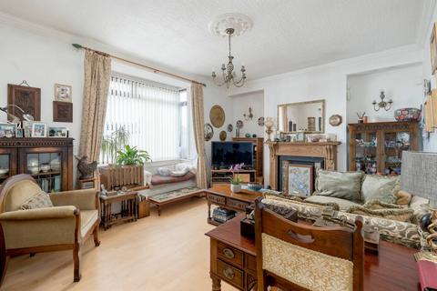 6 Baird Grove, Edinburgh, EH12 5RP