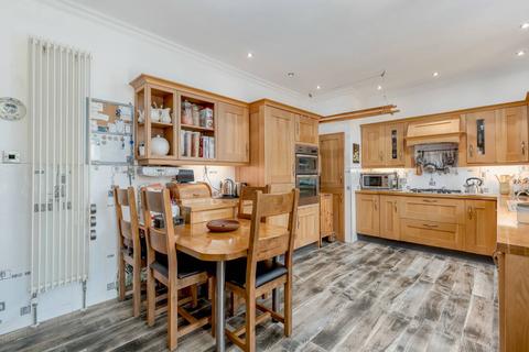 6 Baird Grove, Edinburgh, EH12 5RP