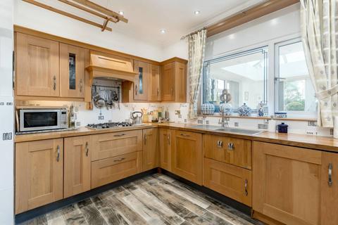 6 Baird Grove, Edinburgh, EH12 5RP