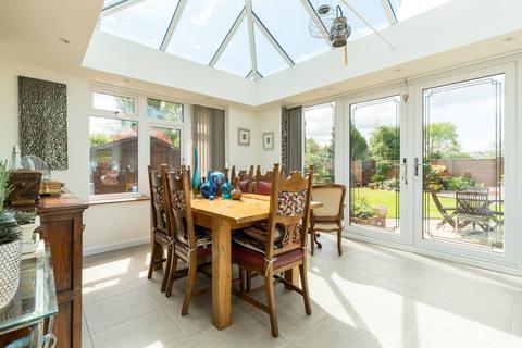 6 Baird Grove, Edinburgh, EH12 5RP