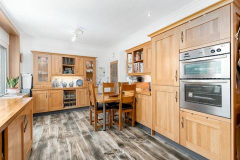 6 Baird Grove, Edinburgh, EH12 5RP