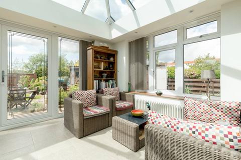 6 Baird Grove, Edinburgh, EH12 5RP