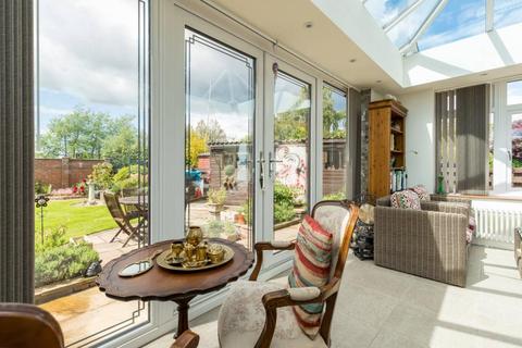6 Baird Grove, Edinburgh, EH12 5RP