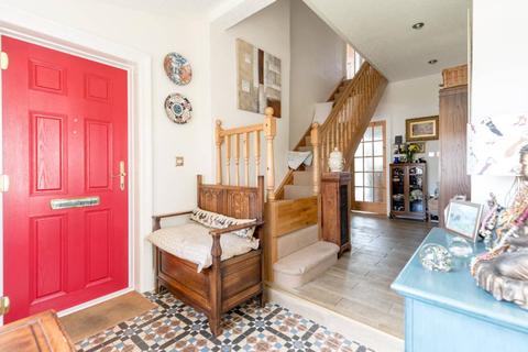 6 Baird Grove, Edinburgh, EH12 5RP