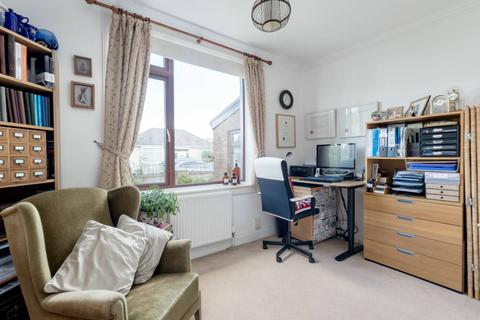 6 Baird Grove, Edinburgh, EH12 5RP