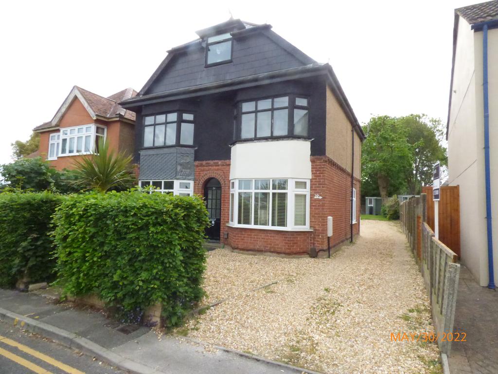 Jubilee Road, Poole BH12 2 bed ground floor flat £1,000 pcm (£231 pw)
