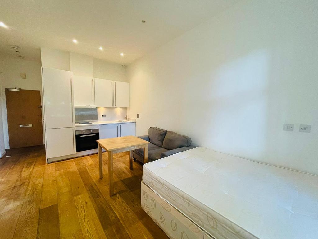 Bromyard Avenue, London W3 Studio £1,100 pcm (£254 pw)