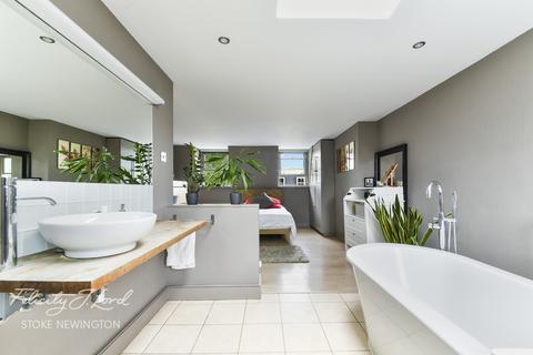 50 Harcombe Road, London, N16 0SA