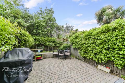 50 Harcombe Road, London, N16 0SA