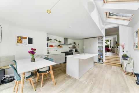 50 Harcombe Road, London, N16 0SA