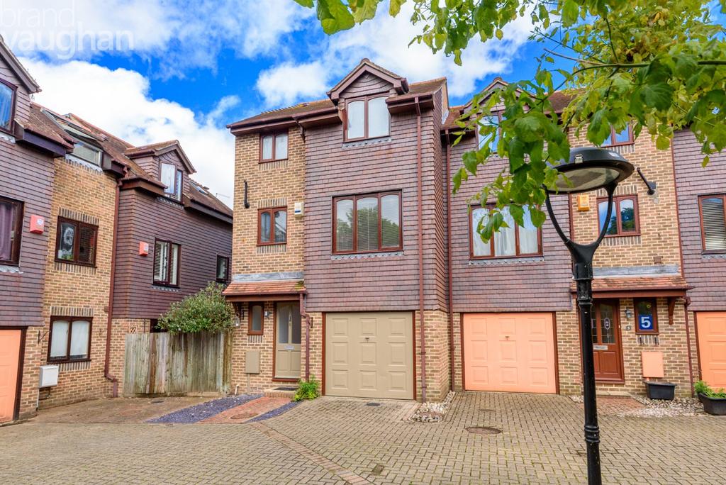 Preston Village Mews, Middle Road... 2 bed end of terrace house £450,000