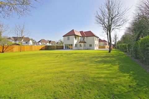 5 bedroom detached house for sale - Beaumont Place, Ickenham, UB10