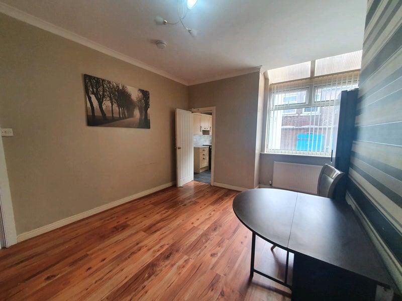 Edmund Street, Salford M6 2 bed terraced house to rent £1,095 pcm (£