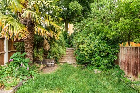 16 Belvoir Road, London, SE22 0QY