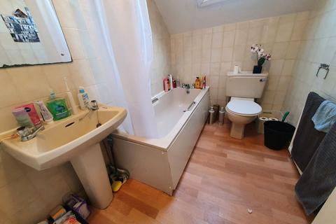 2 bedroom flat to rent, Egerton Road (Available July 2025), Manchester M14