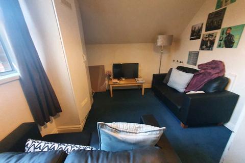 2 bedroom flat to rent, Egerton Road (Available July 2025), Manchester M14