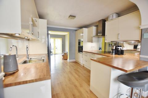 4 bedroom semi-detached house for sale - Berry Avenue, North Watford, WD24