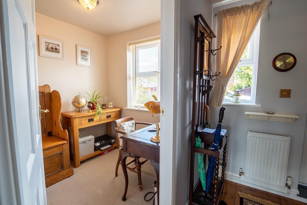 Ash Grove, Messingham, DN17 3 bed detached house £350,000