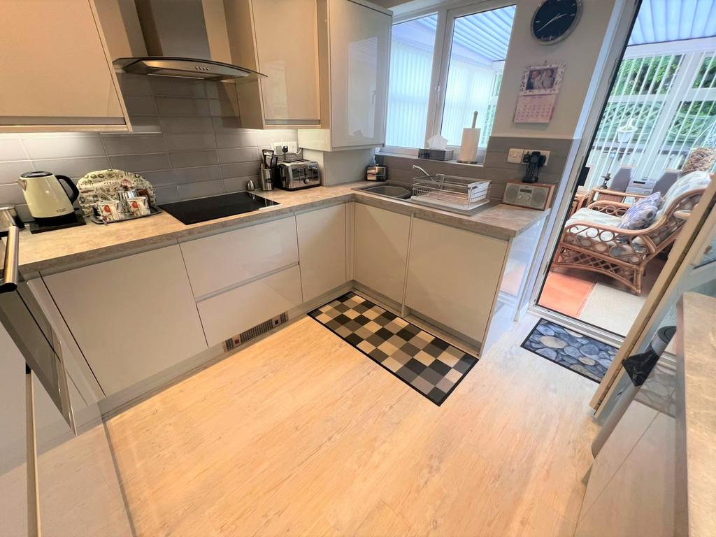 Harpswell Road, Lincoln, LN2 4 bed detached bungalow £240,000