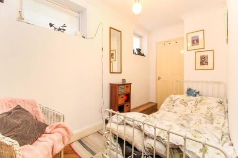 18a Alexandra Road, Bedford, MK40 1JA