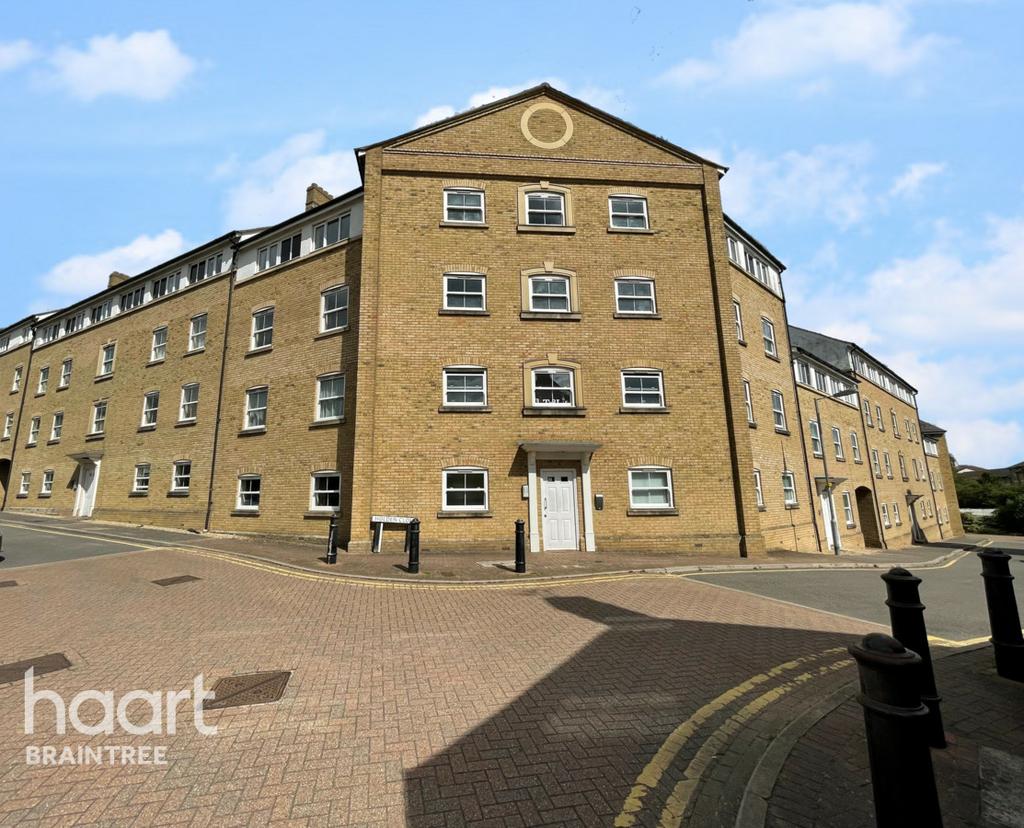 Holden Close, Braintree 2 bed apartment £180,000
