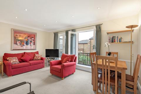 2c Marryat Square, London, SW6 6UA