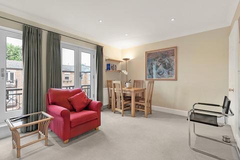 2c Marryat Square, London, SW6 6UA
