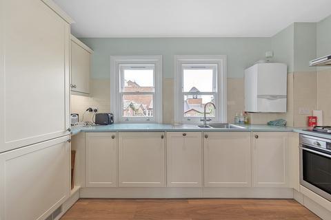 2c Marryat Square, London, SW6 6UA