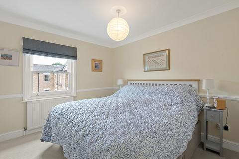 2c Marryat Square, London, SW6 6UA