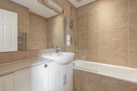 2c Marryat Square, London, SW6 6UA