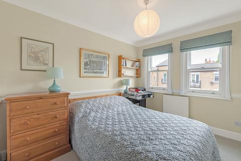 2c Marryat Square, London, SW6 6UA
