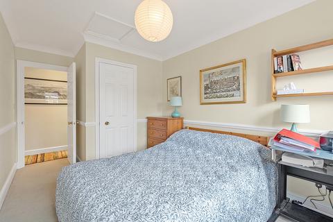 2c Marryat Square, London, SW6 6UA