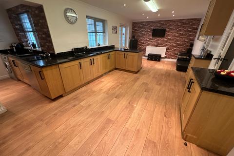 4 bedroom detached house for sale, Sheffield Street, Burton-on-Trent, DE14