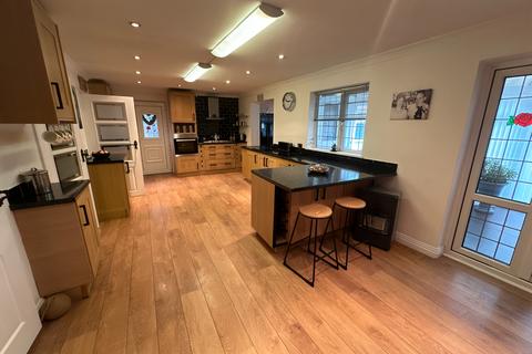 4 bedroom detached house for sale, Sheffield Street, Burton-on-Trent, DE14