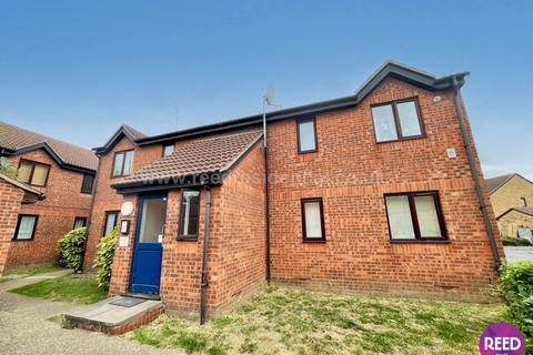 2 bedroom flat to rent, Oakley Close, Grays