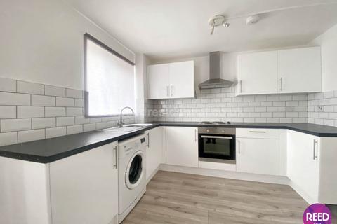 2 bedroom flat to rent, Oakley Close, Grays