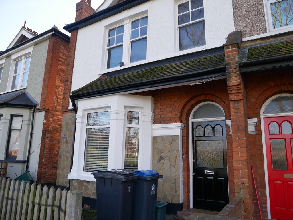 Fairfield South, Kingston, KT1 2UW 3 bed flat £1,590 pcm (£367 pw)