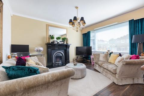 37 Lothian Drive, Clarkston, Glasgow, G76 7NA
