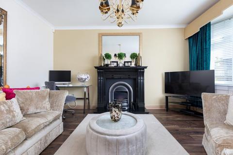 37 Lothian Drive, Clarkston, Glasgow, G76 7NA