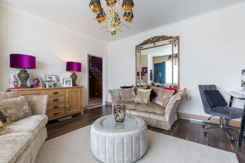 37 Lothian Drive, Clarkston, Glasgow, G76 7NA