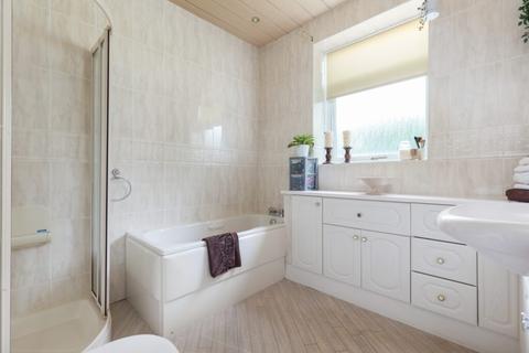 37 Lothian Drive, Clarkston, Glasgow, G76 7NA