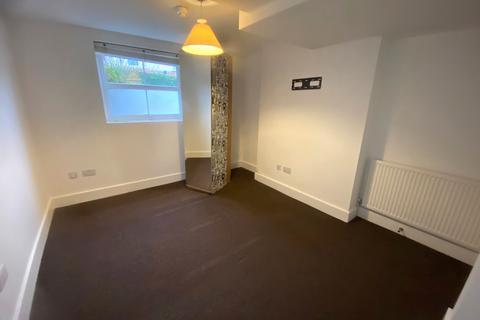 1 bedroom flat to rent, Alumhurst Road, Bournemouth BH4