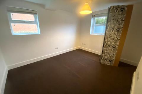 1 bedroom flat to rent, Alumhurst Road, Bournemouth BH4