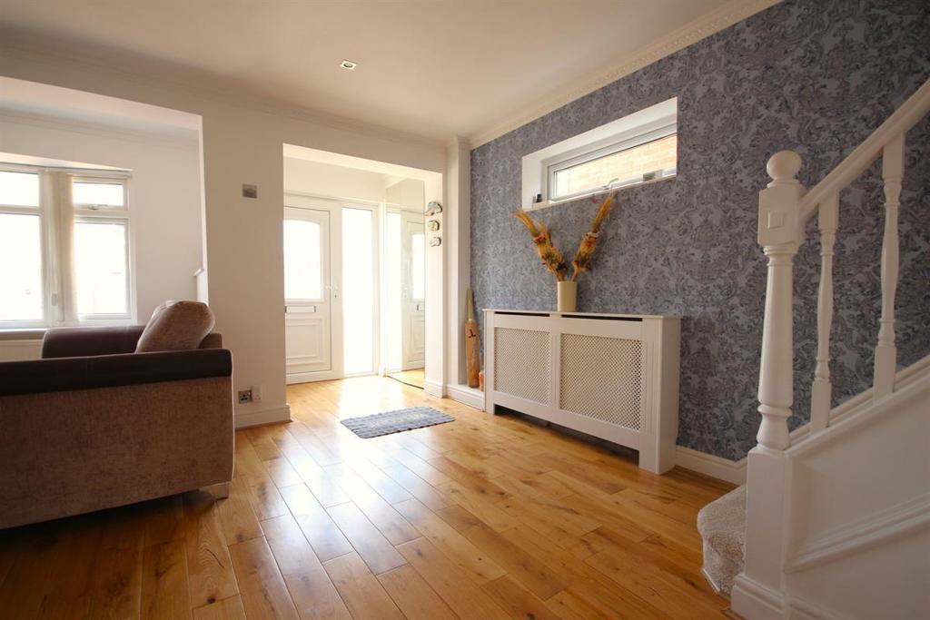 Anthony Drive, StanfordleHope 3 bed semidetached house £400,000