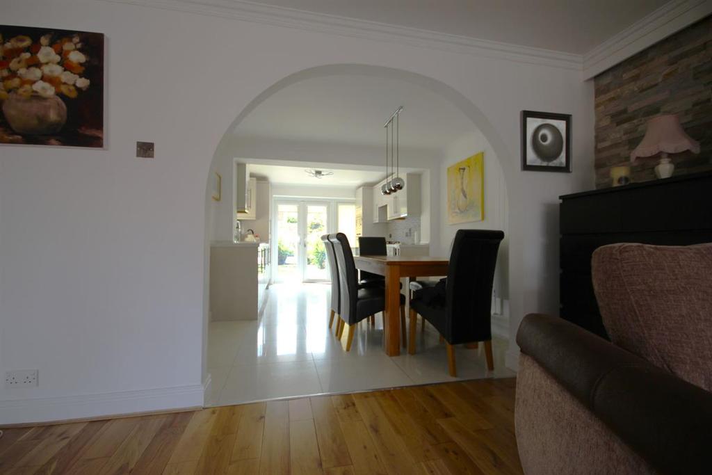 Anthony Drive, StanfordleHope 3 bed semidetached house £400,000