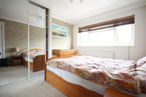 42 Anthony Drive, Stanford-le-hope, SS17 8BW
